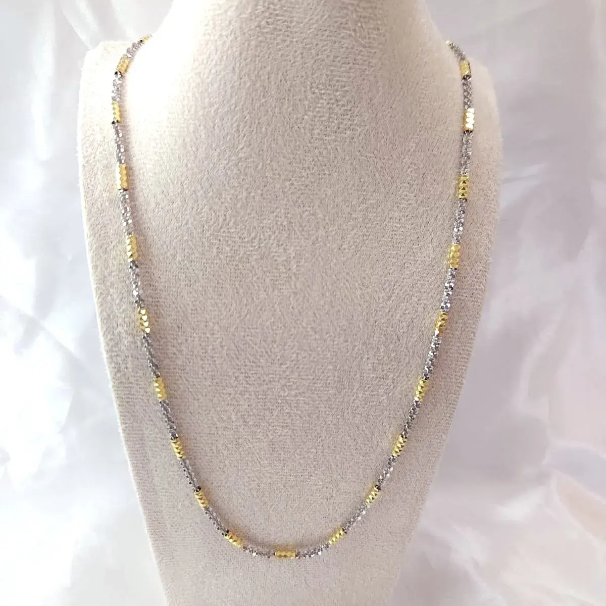 Two-Tone Diamond-Cut Station Chain