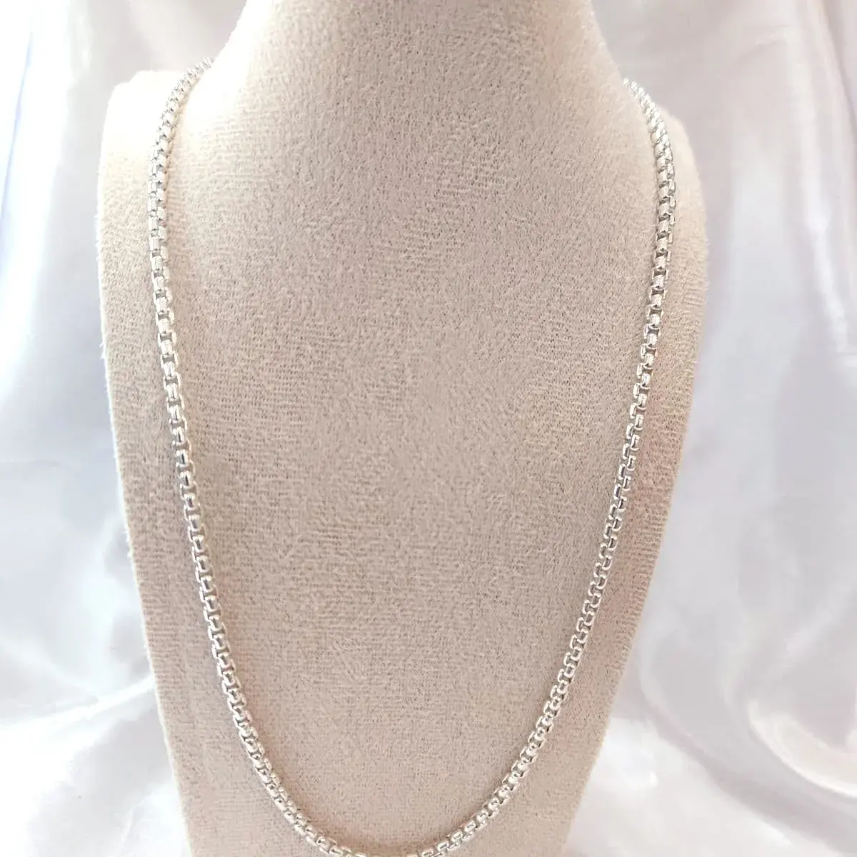 Round Box Chain Necklace