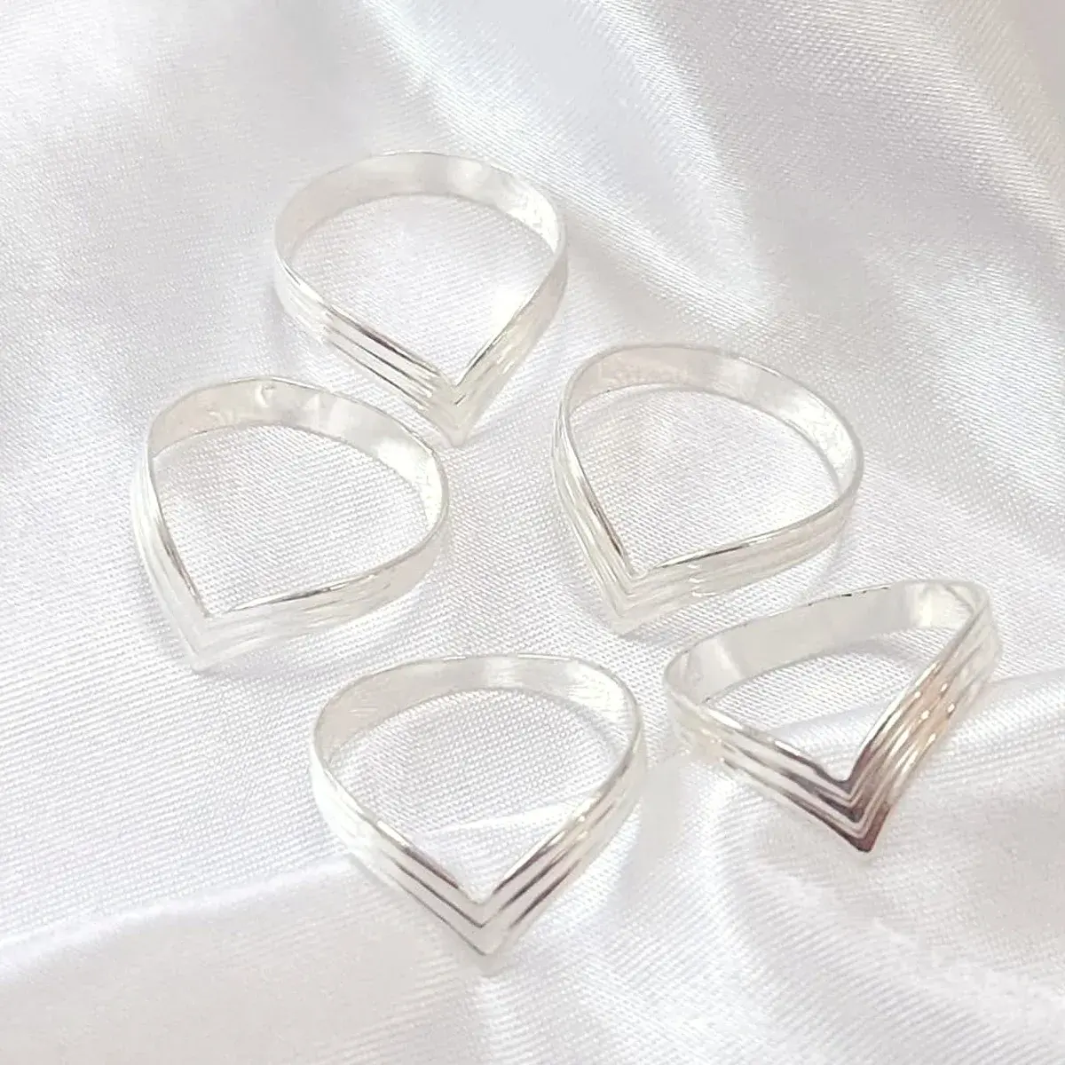 Triple Line Chevron V Ring